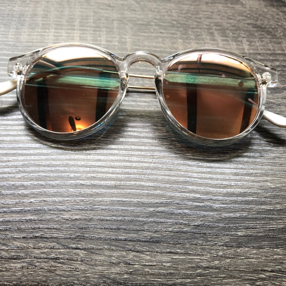 Pink reflective mirrored sunglasses